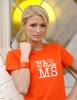 Paris Hilton mit MS T-Shirt